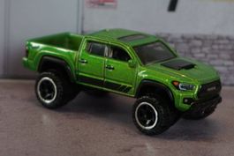 HotWheels `20 Toyota Tacoma Pick-up COOL !!!!!!!!!!!!